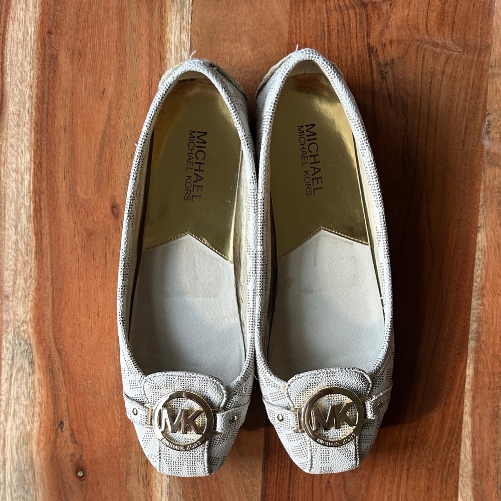 SALE!! Like New Michael Kors Flats